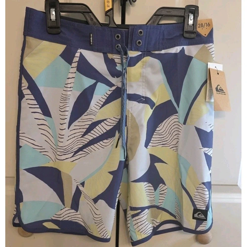 Quiksilver Boys Boardshorts‎ Size 16 Surf Swim Shorts Scallop Fit Blue